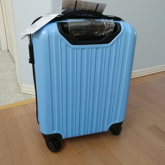 Sanrio Cinnamoroll & Milk Winter Magic Luggage Bag - Picture 4 of 5